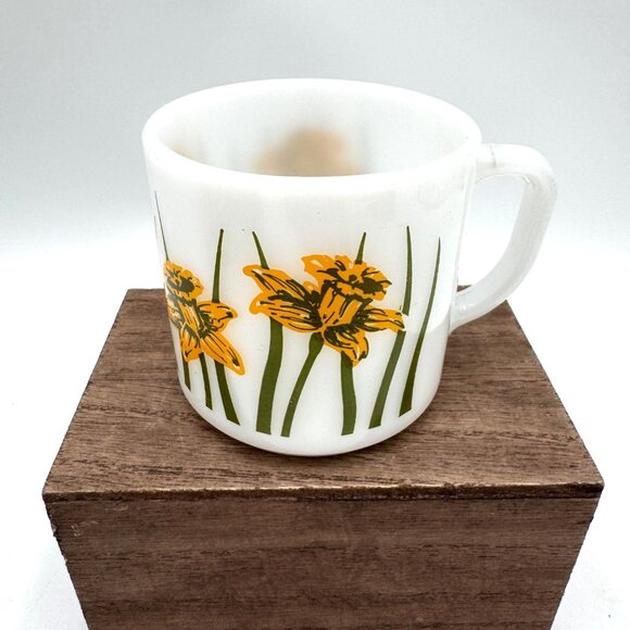 Vintage Federal Milk Glass Mug Daffodil Floral Pattern Coffee Cup White yellow s - Picture 1 of 9